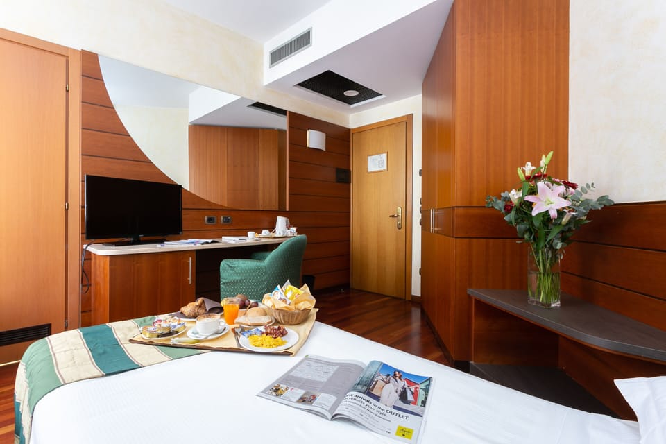 Standard Room, 1 Twin Bed | Premium bedding, down comforters, minibar, in-room safe