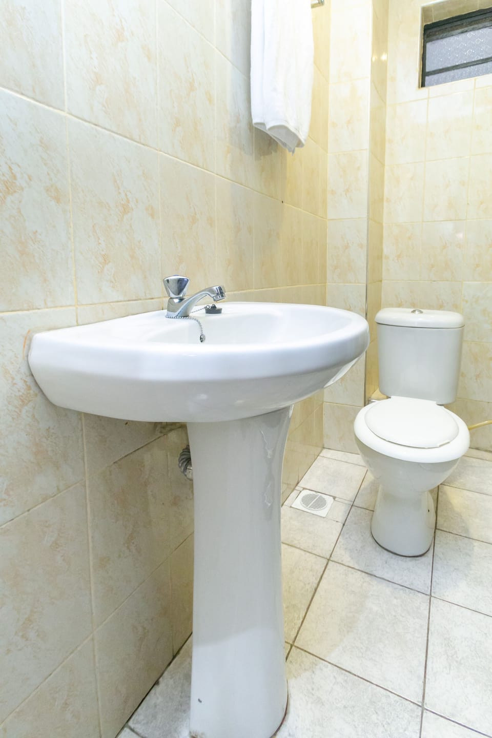 Deluxe Room | Bathroom amenities | Shower, rainfall showerhead, free toiletries, slippers