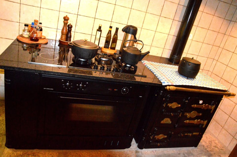House, 5 Bedrooms | Private kitchen