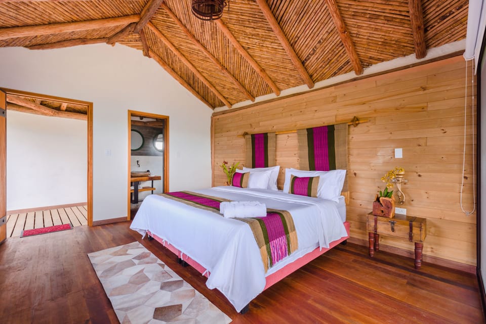 Deluxe Room, Hot Tub, Mountain View | Hypo-allergenic bedding, free WiFi, bed sheets