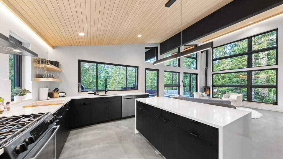 RAVN HAUS - Canopy - Kitchen Island Range Living Room Modern FIreplace Treetop View _ VRBO