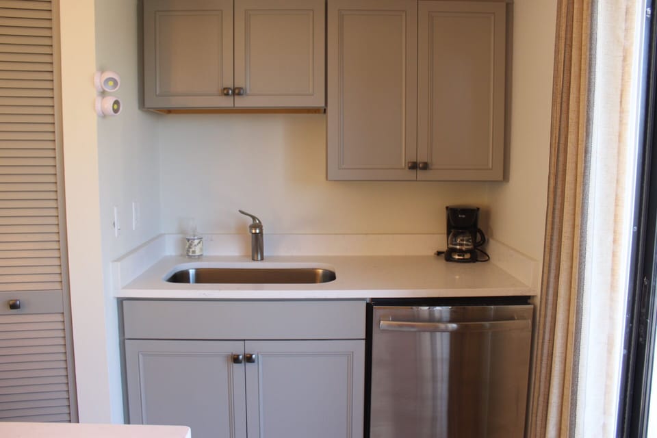 Kitchen with dishwasher