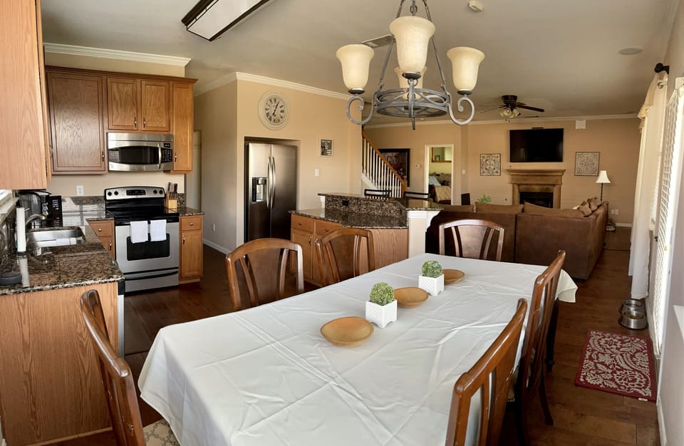Kitchen table seats 6 people 