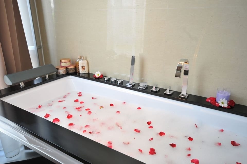 Deluxe Double Room, 1 Queen Bed | Minibar, in-room safe, desk, laptop workspace