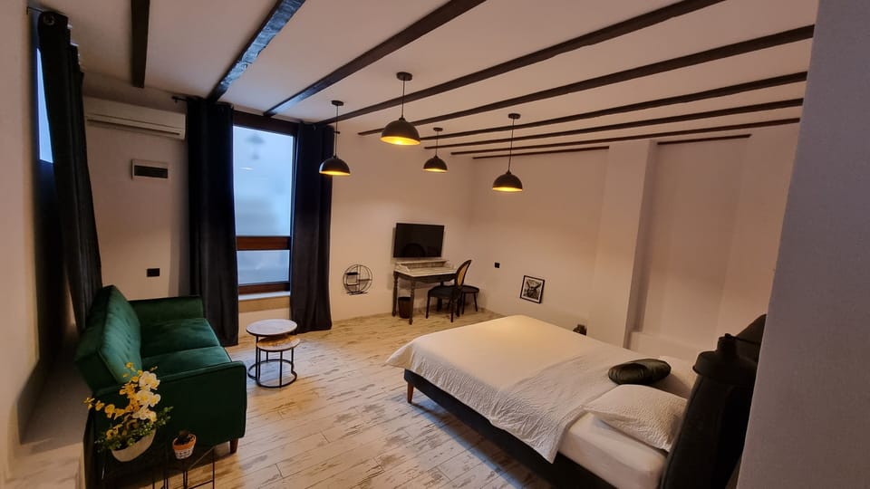 Studio Suite (Basement) | Down comforters, iron/ironing board, free WiFi, bed sheets