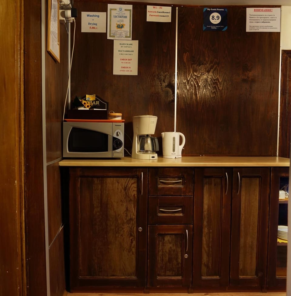 Full-size fridge, microwave, coffee/tea maker, electric kettle