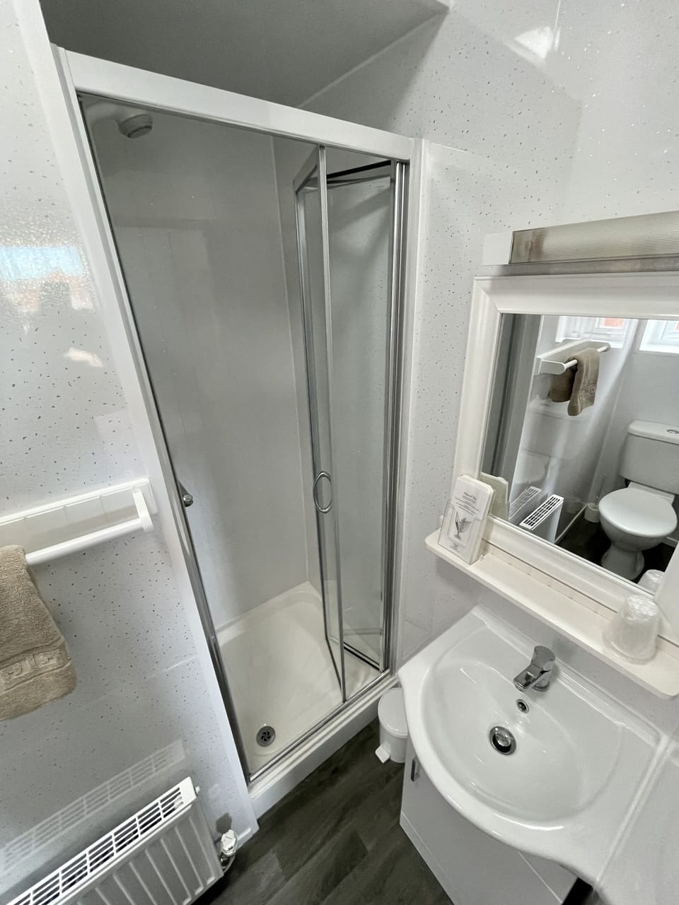 Standard Double Room | Bathroom | Shower, free toiletries, hair dryer, towels