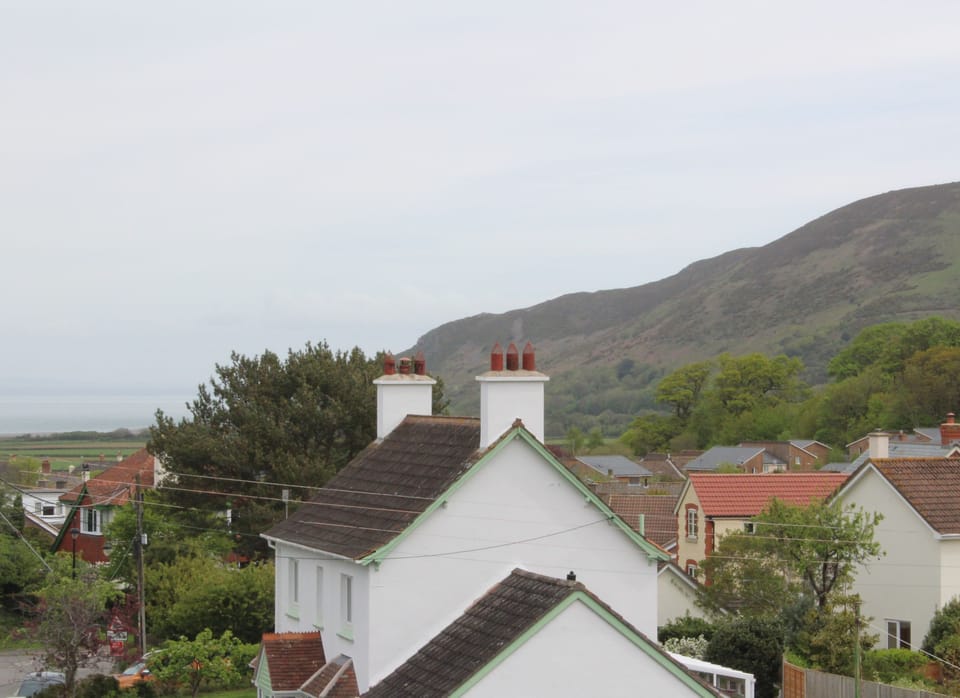 Double or Twin Room, Ensuite | Iron/ironing board, free WiFi