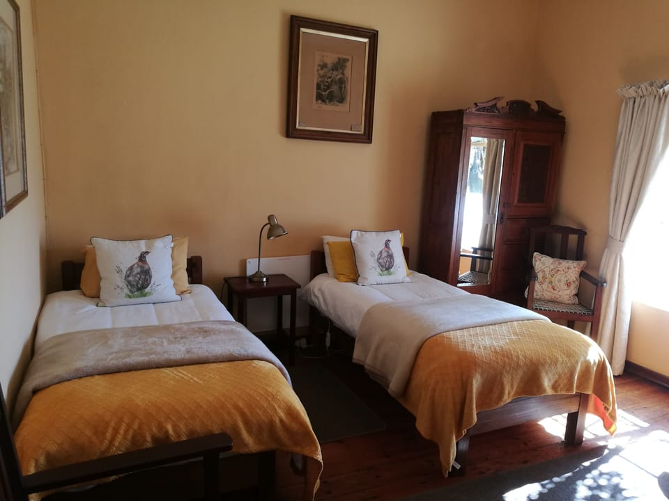 Standard Twin Room, 2 Twin Beds | Individually decorated, individually furnished, iron/ironing board