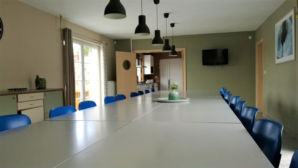 House | In-room dining