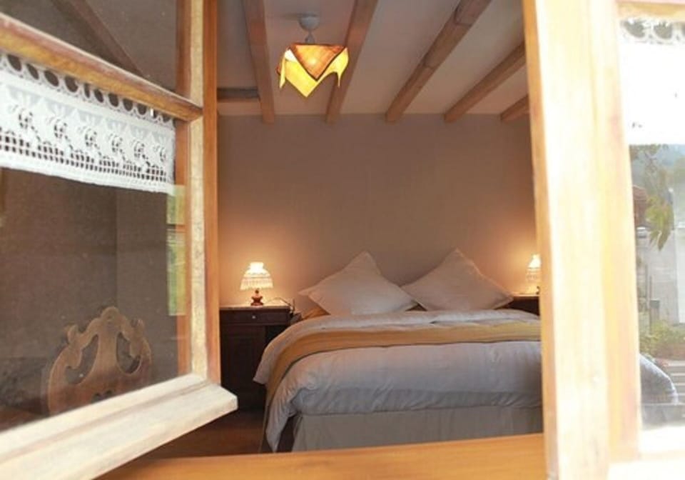 Double Room (Mirabelle) | Desk, iron/ironing board (on request), WiFi (free), bed sheets