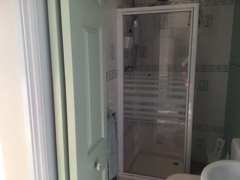 Standard Double Room, Ensuite | Bathroom