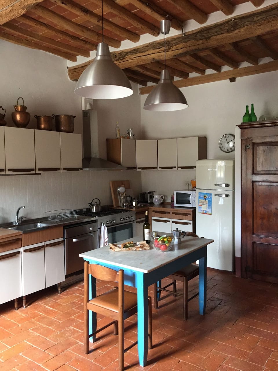 Fully-equipped Kitchen and 5-burner gas stove/oven 
