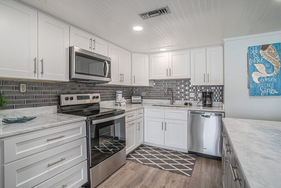 Condo, 1 Bedroom | Private kitchen | Coffee/tea maker, fridge, oven, dishwasher