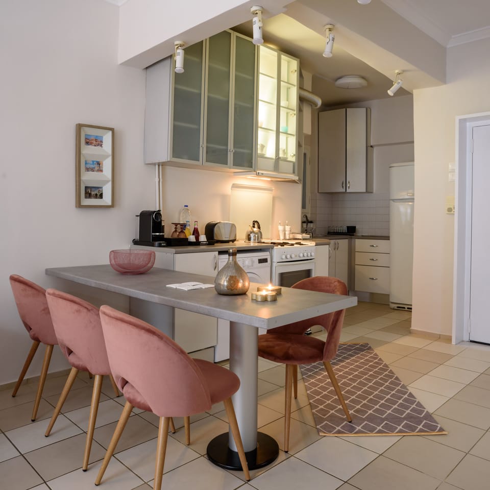 Exclusive Apartment, 1 Bedroom | In-room dining