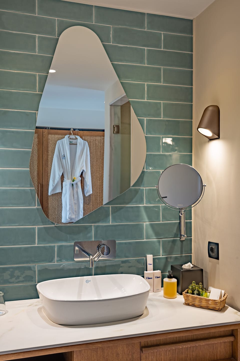 Deluxe Junior Suite | Bathroom | Designer toiletries, hair dryer, bathrobes, slippers