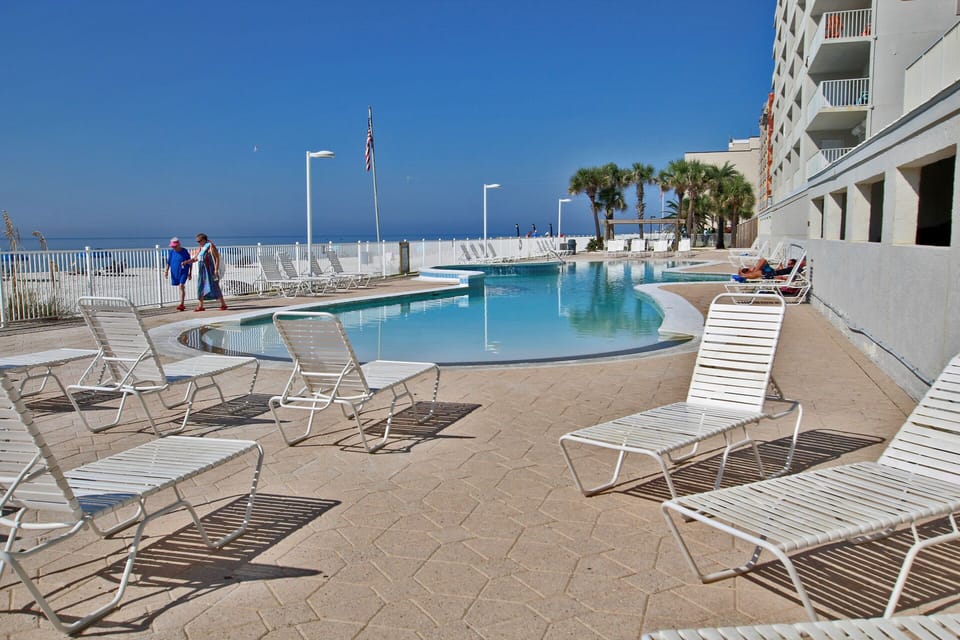 1 Pool Area (3)