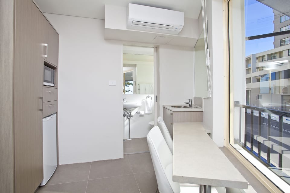 Standard Room, 2 Twin Beds, Ocean View | Private kitchenette | Microwave, electric kettle