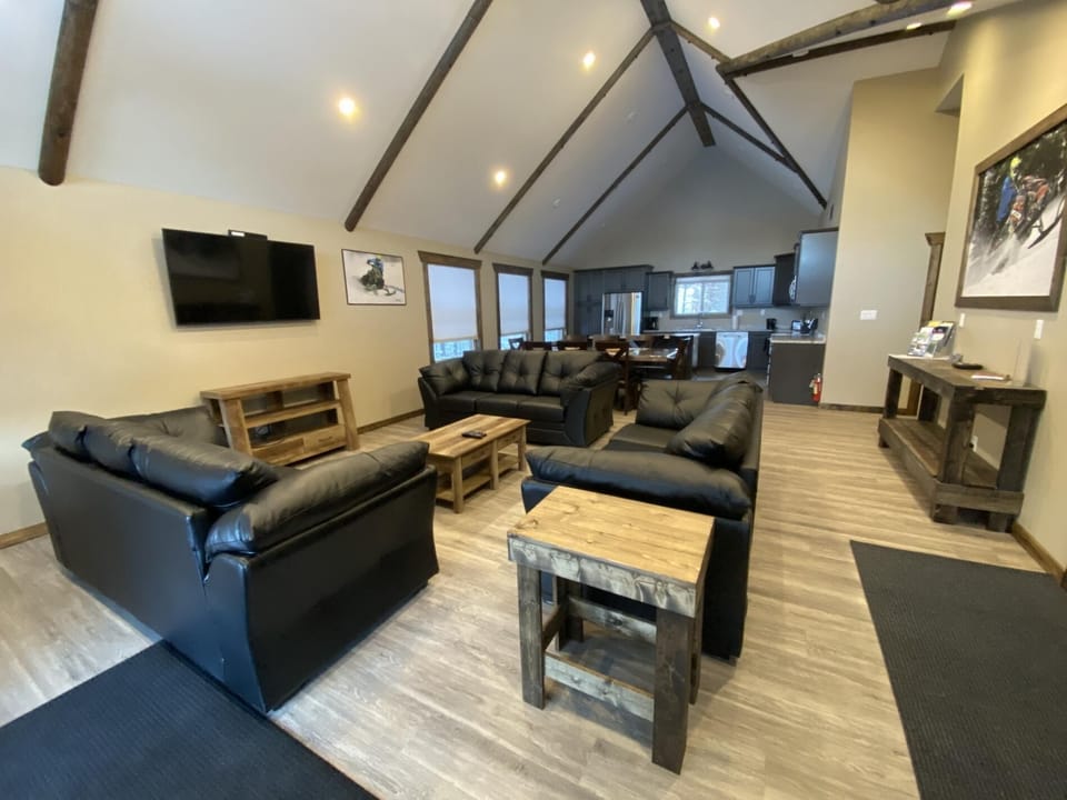 Timber Lodge Cabin Rental (492)