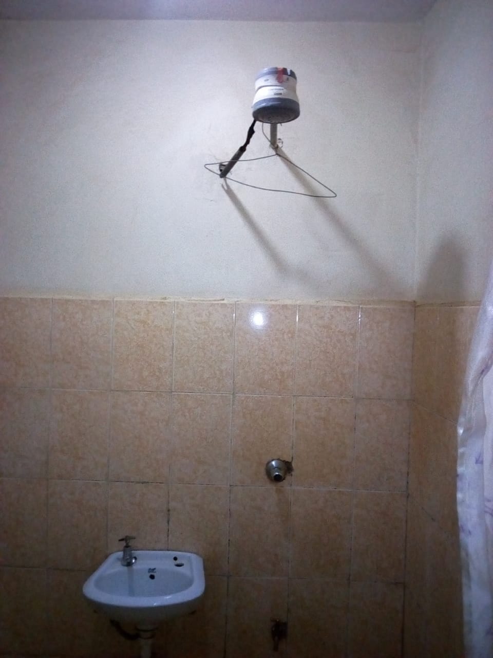 Standard Single Room | Bathroom shower
