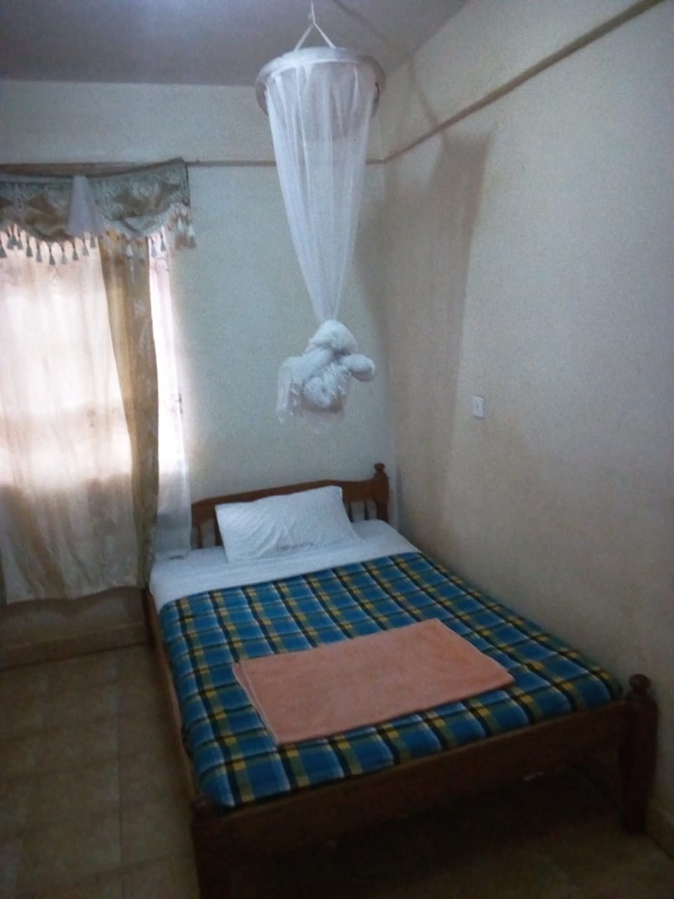 Standard Single Room | Desk, bed sheets