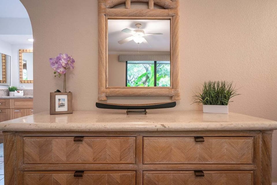 Bedroom vanity