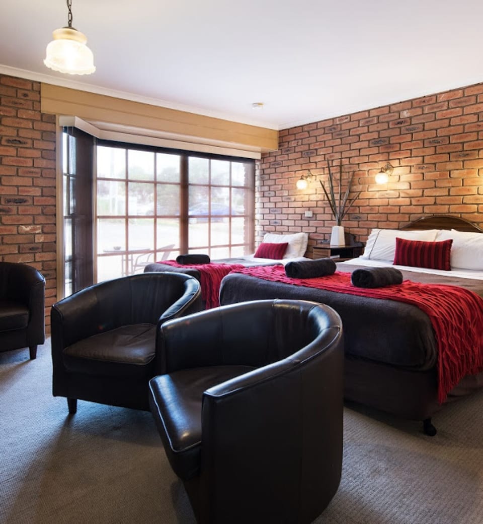 Standard Family Room | Minibar, desk, laptop workspace, soundproofing
