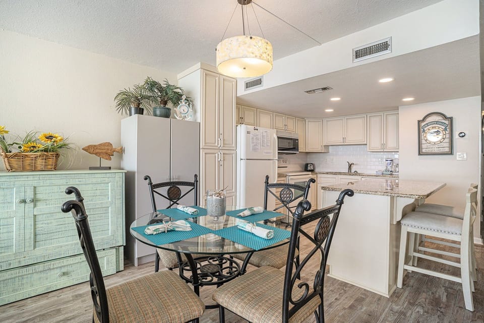 Condo, 1 Bedroom | Dining