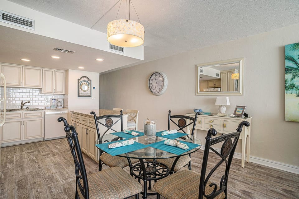 Condo, 1 Bedroom | Dining