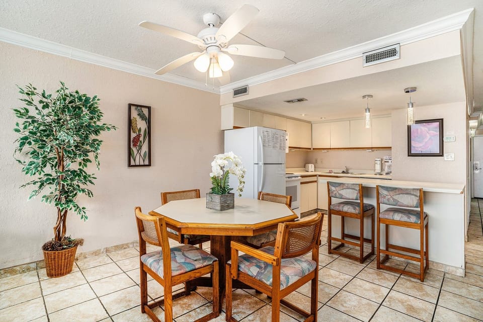 Condo, 1 Bedroom | Dining