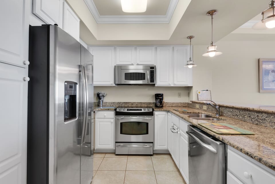 Fully equipped stainless steel appliances