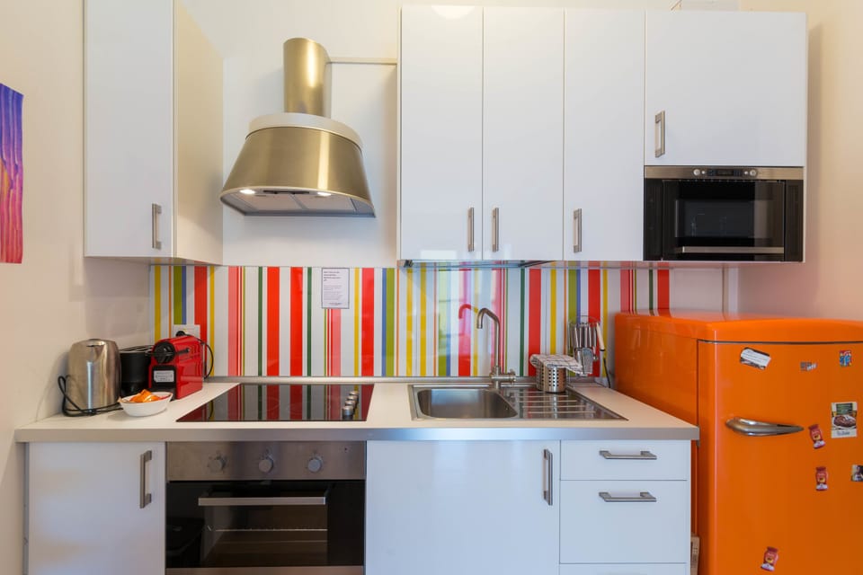 Apartment, 1 Bedroom | Private kitchen | Full-size fridge, microwave, oven, stovetop
