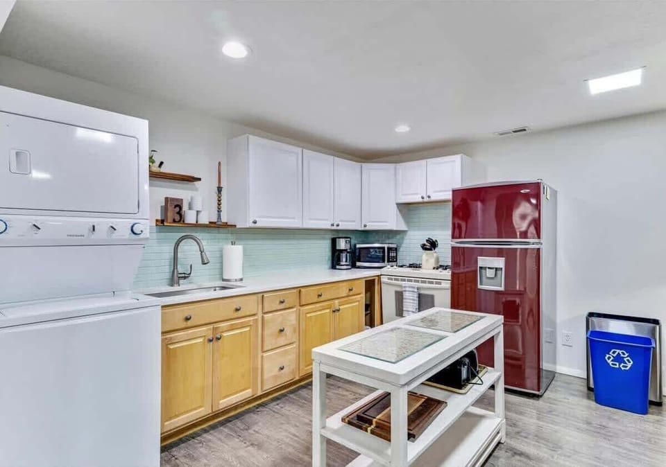 Full kitchen