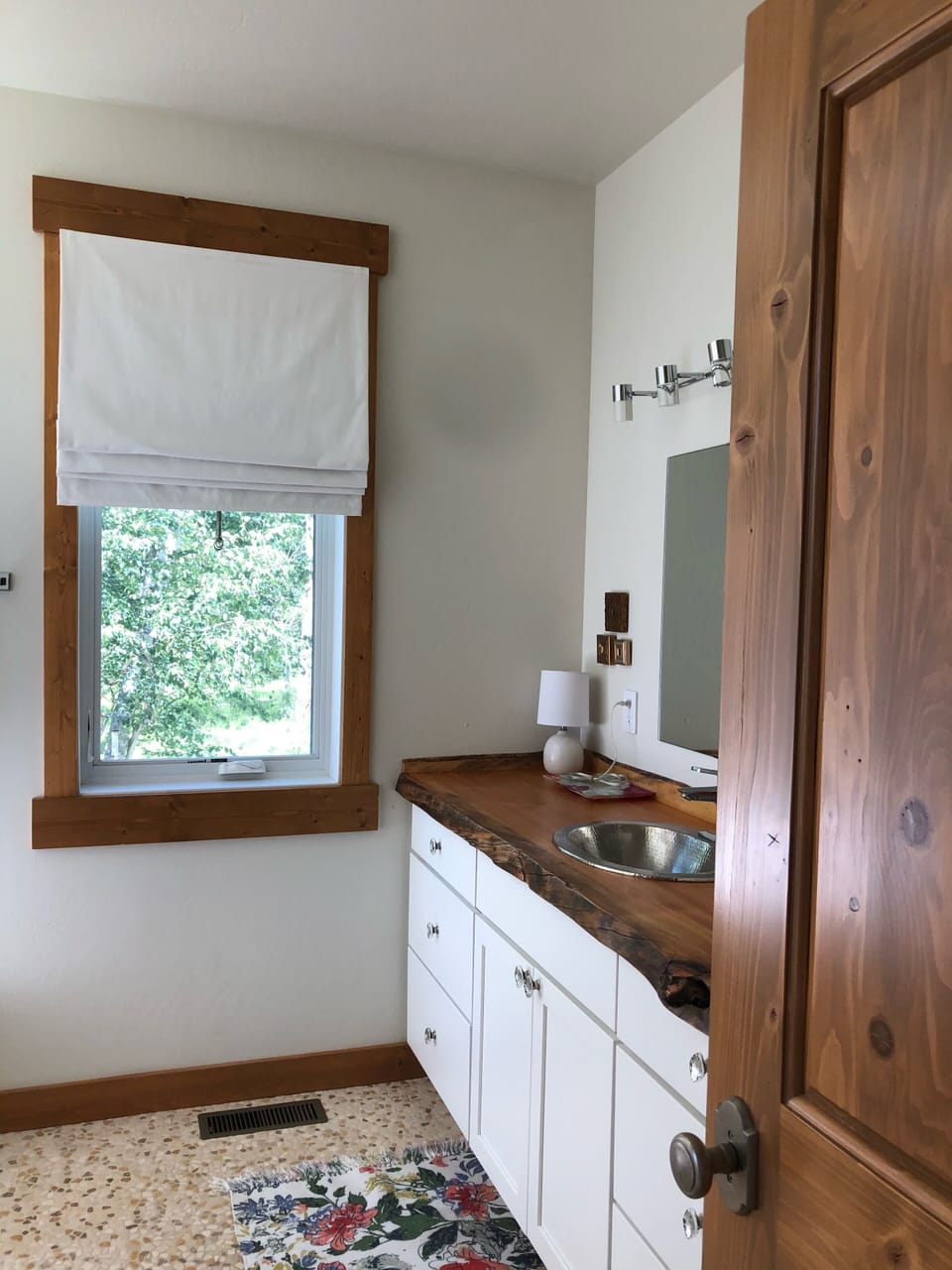 Master bathroom with private water closet, and tub/shower.