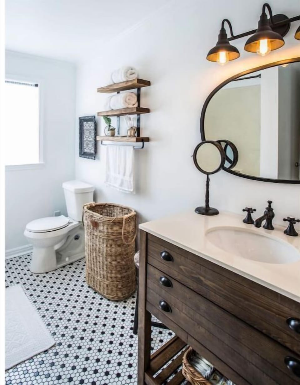 Master Bath with bath/shower