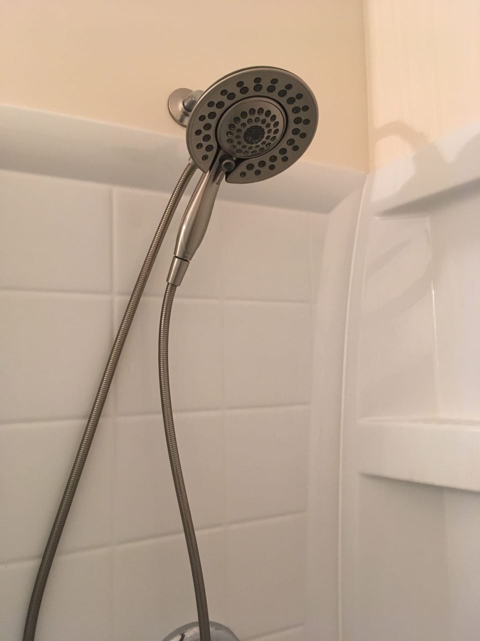 Detachable showerhead.