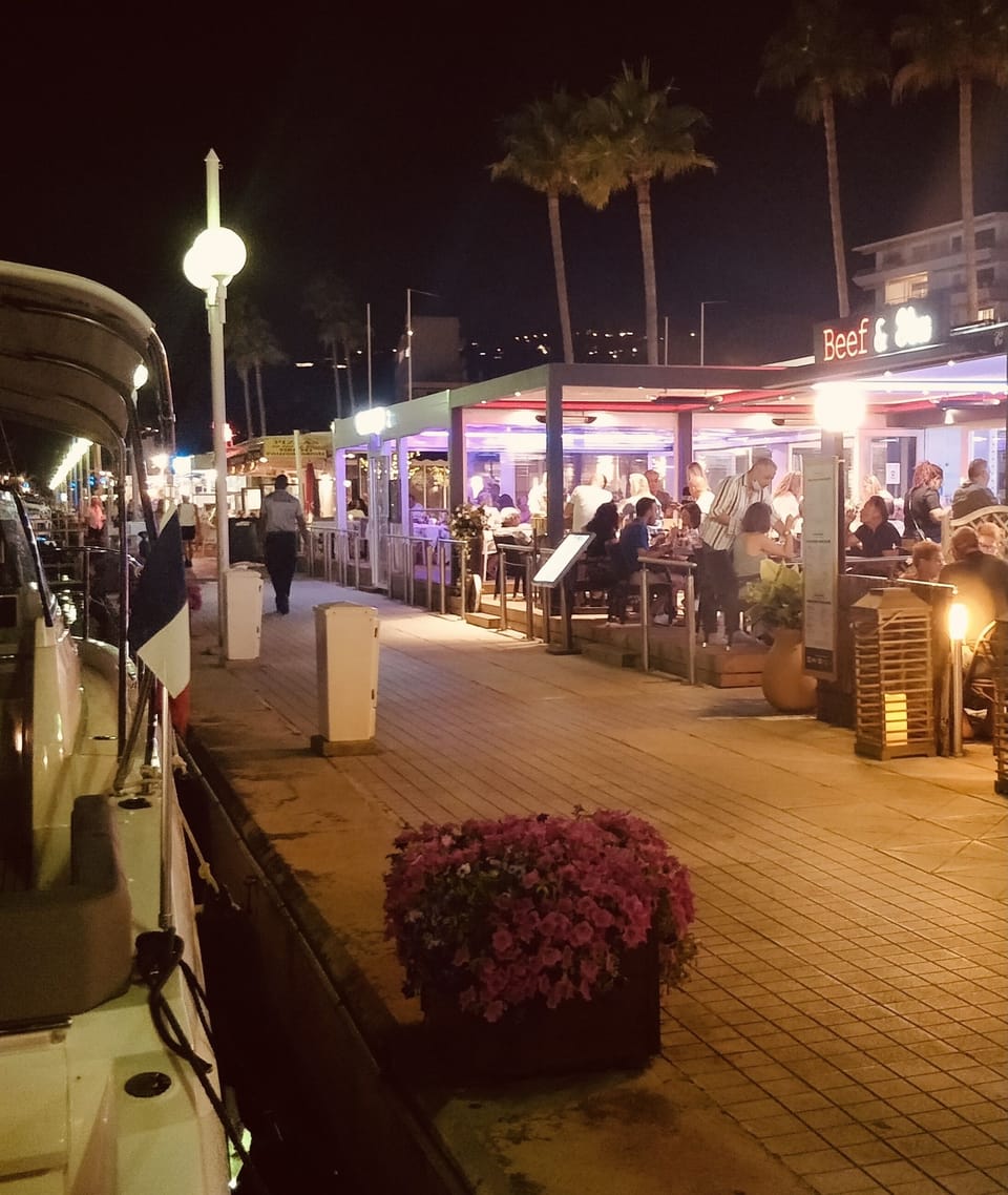The port promenade. There are 40 restaurants in the port of Golfe Juan. 