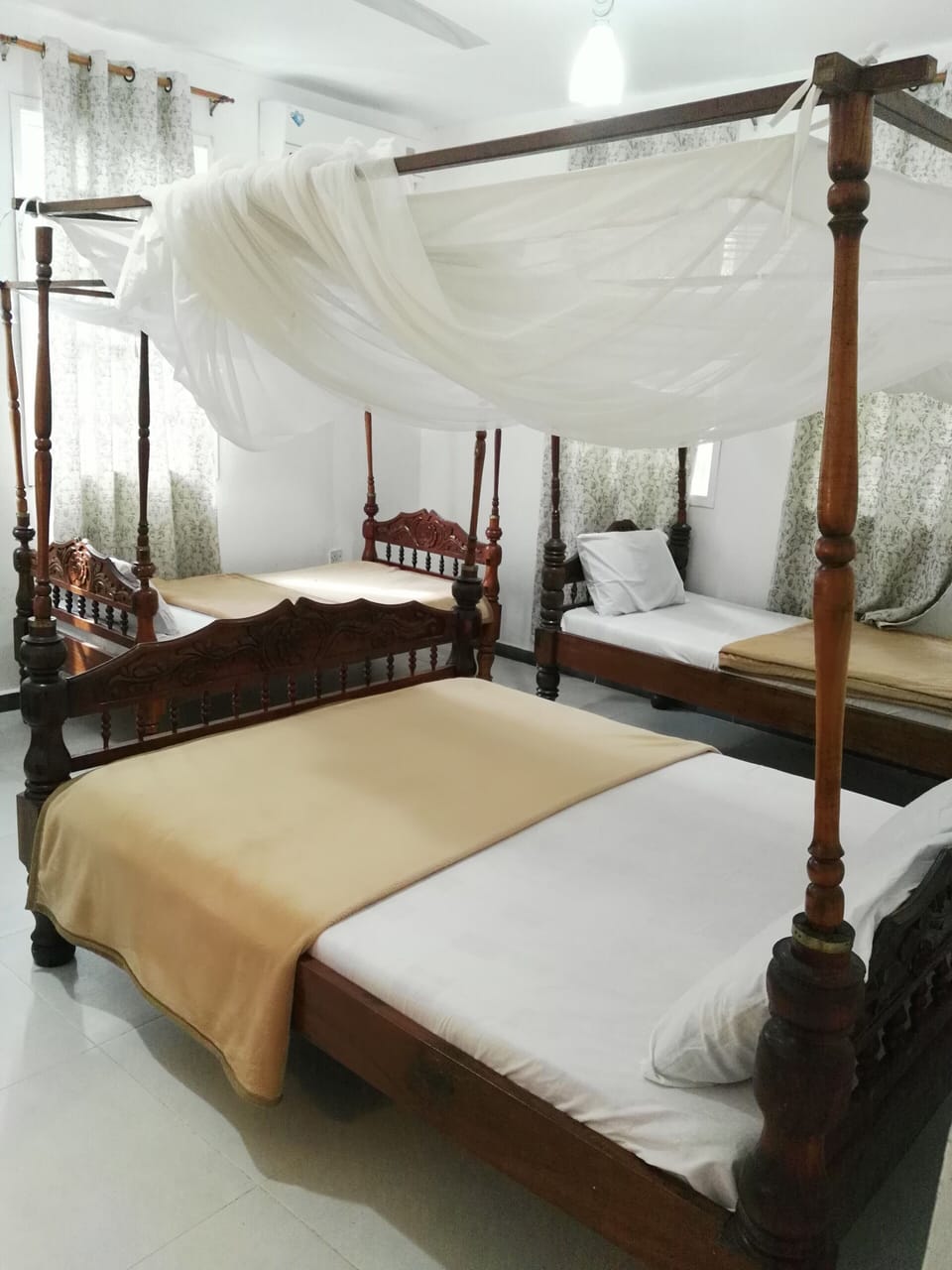 Quadruple Room | Desk, laptop workspace, free WiFi, bed sheets