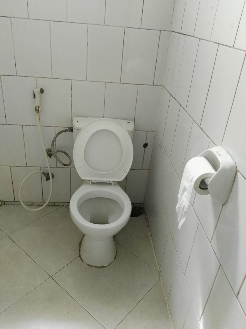Shower, rainfall showerhead, hair dryer, towels