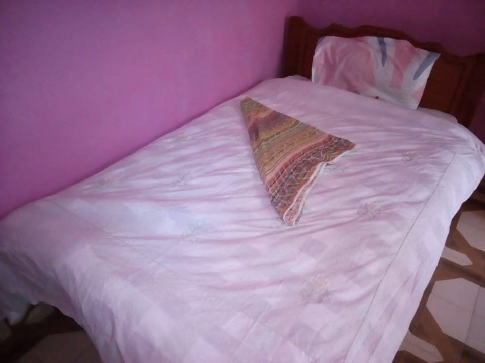 Single Room | Desk, blackout drapes, free WiFi, bed sheets