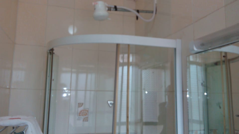 Executive Room | Bathroom shower