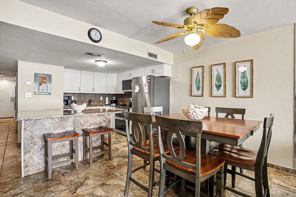 Condo, 2 Bedrooms | Dining