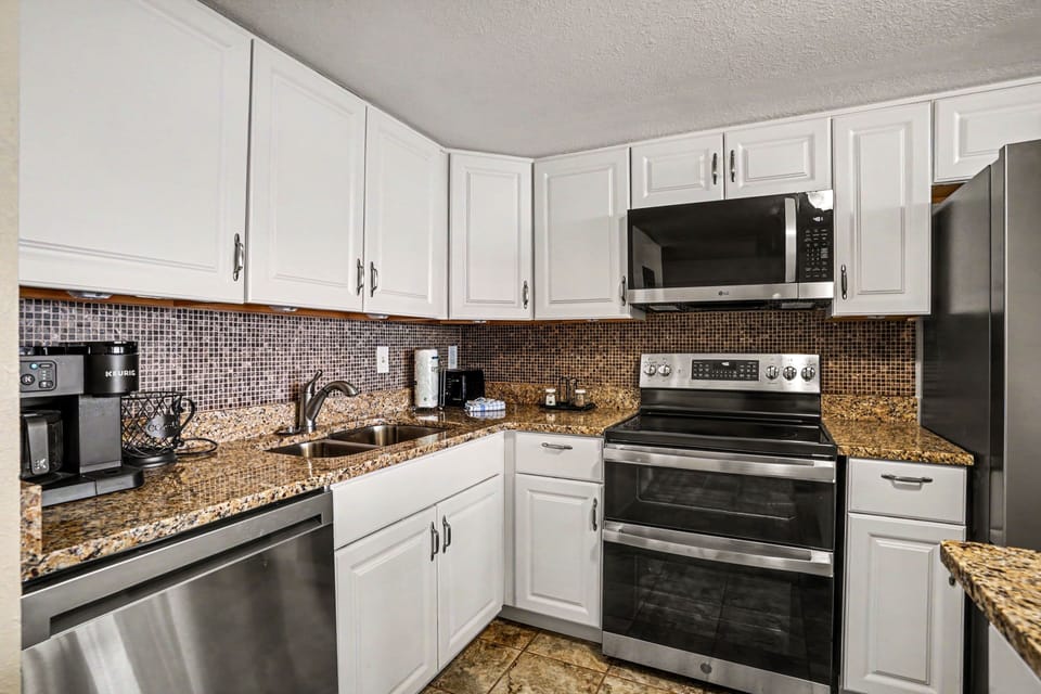 Condo, 2 Bedrooms | Private kitchen | Coffee/tea maker, fridge, oven, toaster