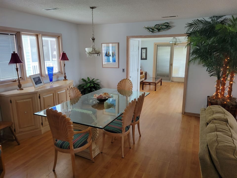 Dining room, Open floor plan (view from kitchen)