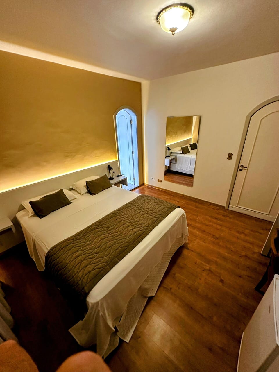 Deluxe Room | Egyptian cotton sheets, premium bedding, pillowtop beds, minibar