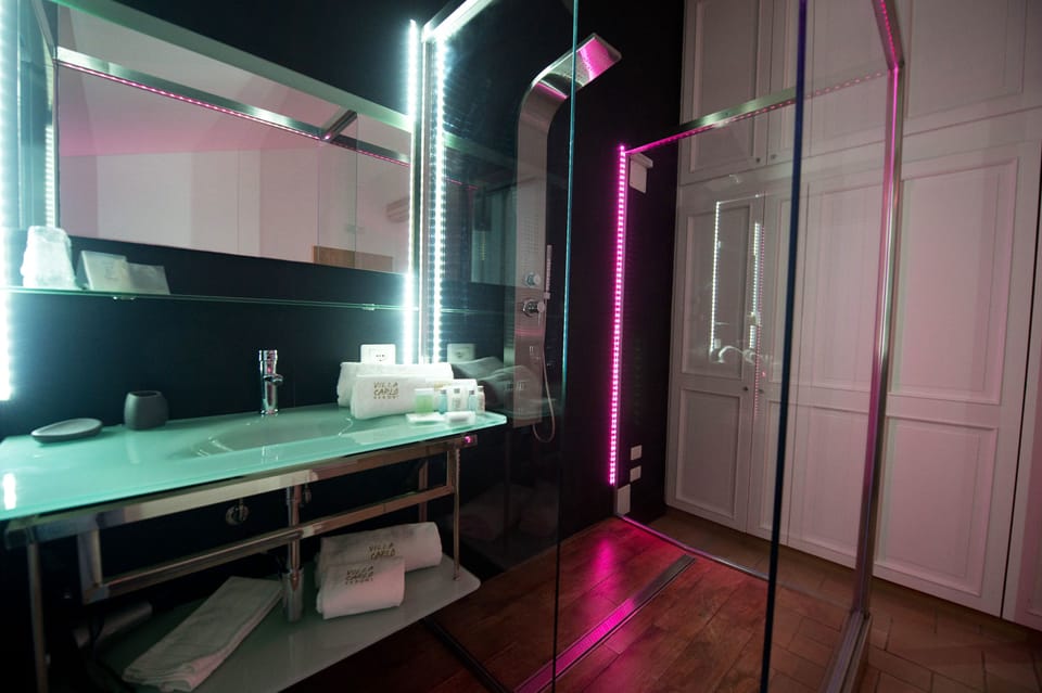 Superior Double Room | Bathroom | Shower, hydromassage showerhead, designer toiletries, hair dryer