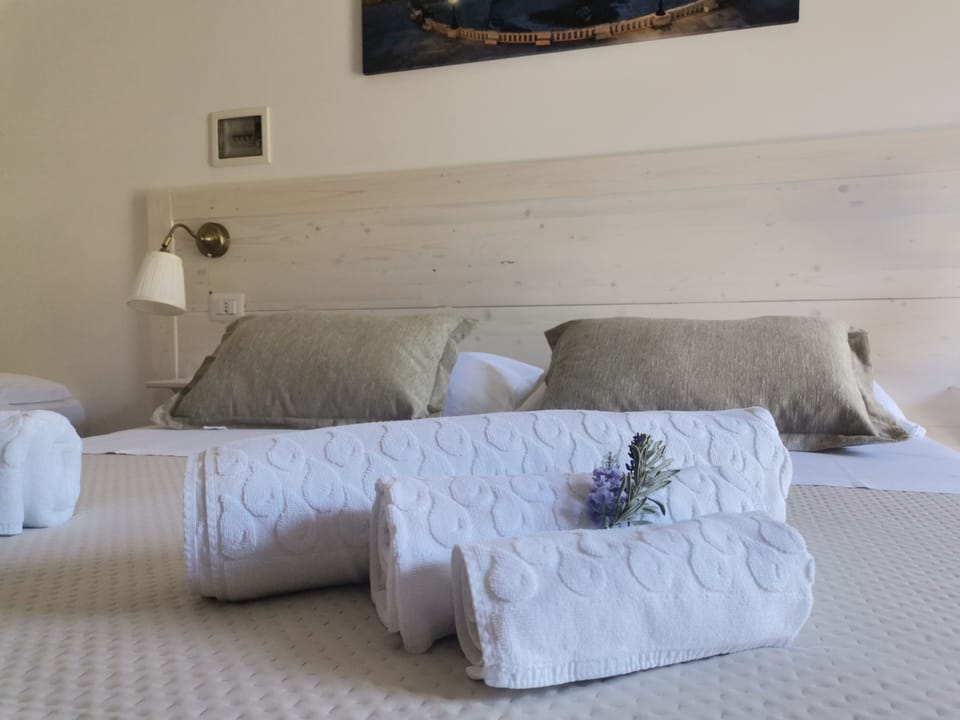Classic Triple Room, Garden View | Desk, free WiFi, bed sheets