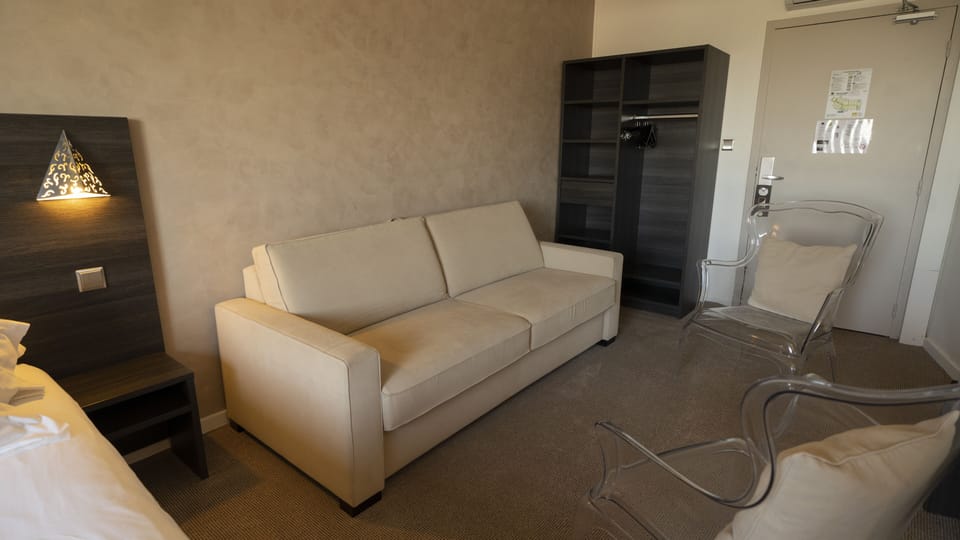 Junior Suite | Premium bedding, desk, soundproofing, iron/ironing board