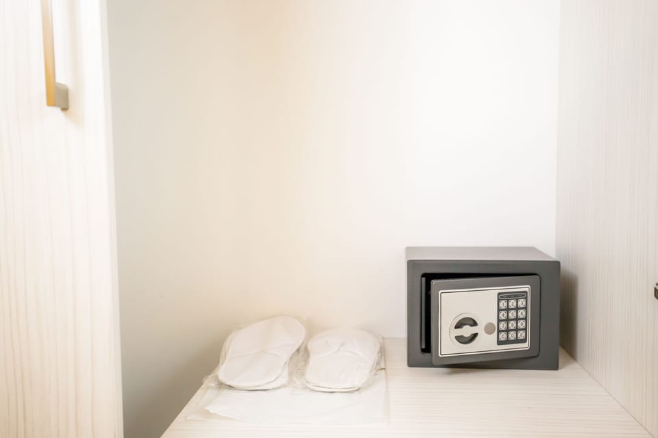 Premium bedding, minibar, individually decorated, individually furnished