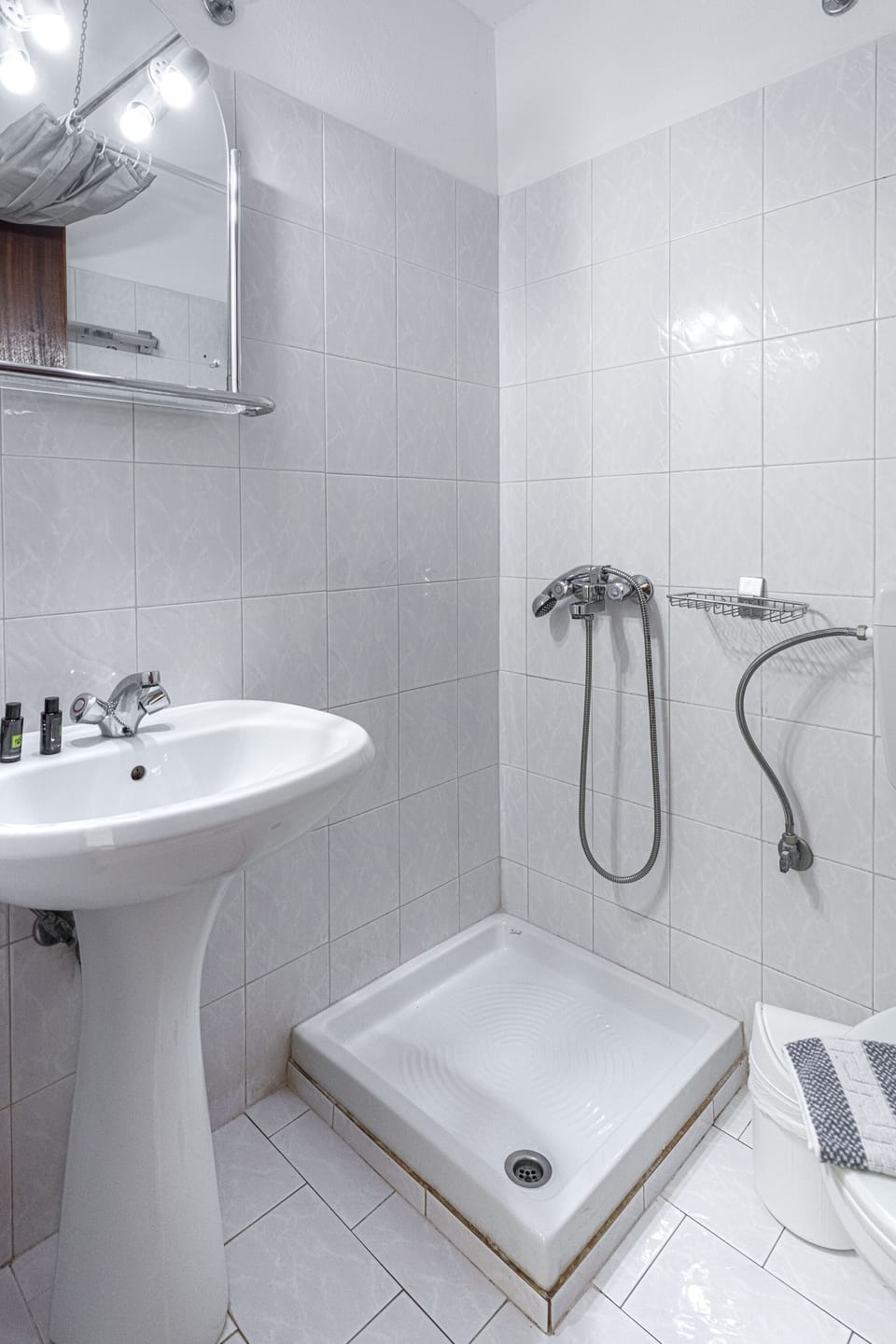 Comfort Room, Mountain View | Bathroom | Shower, hair dryer, towels, soap